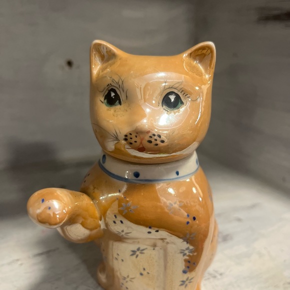 Vintage whimsical Cat-Shaped Teapot - Orange/Peach and Blue - Picture 5 of 11